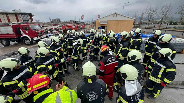 Yeni itfaiyeciler göreve hazır