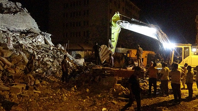 Yıkılmadı, Çöktü! Operatör Son Anda Kurtuldu