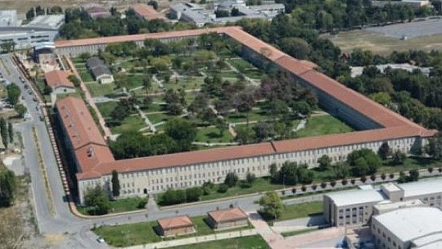 Yıldız Teknik Üniversitesi 32 Öğretim Üyesi alıyor