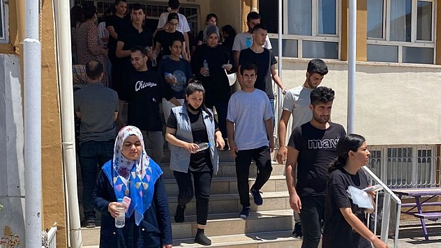 YKS'nin İlk Oturumu Tamamlandı