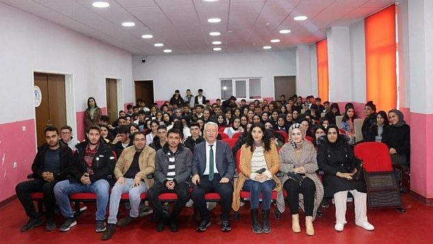 YKS'ye hazırlanan öğrencilere yönelik motivasyon seminerleri başladı