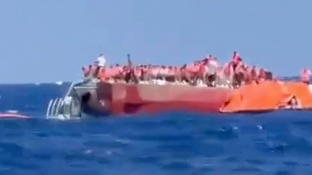 Yolcu gemisi alabora oldu: 279 kişi için kurtarma ekipleri seferber oldu