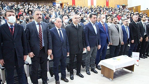 YTB Başkan Yardımcısı Turus Güneydoğu Kariyer Fuarı Kapsamında Öğrencilerle Bir araya Geldi…