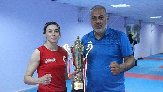 Zelal, profesyonel kick boksta şampiyonluklar istiyor