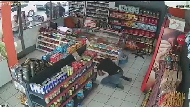 Esnaf Gelene Geçene Durduk Yere Saldırıyor