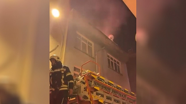 Elazığ'da 4 katlı apartmanda yangın paniği