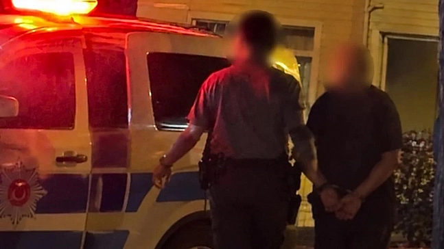 İş insanı, 18 yaşından küçük 2 erkek çocukla otelde basıldı