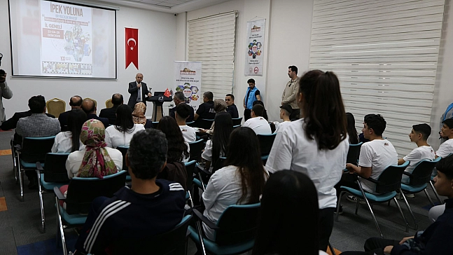 Vali Hatipoğlu, Öğrencilerle İpekyolu Merkezi'nde Bir Araya Geldi