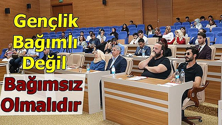 ELAZIĞ' DA GENÇLİK MECLİSİ ÇALIŞTAYI DÜZENLENDİ