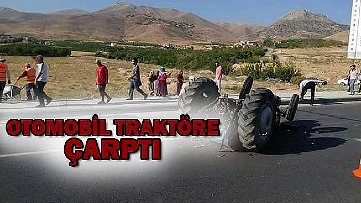 OTOMOBİL TRAKTÖRE ÇARPTI