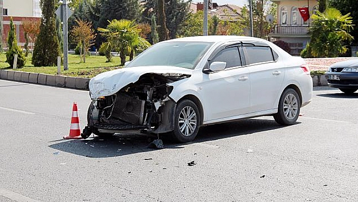 ELAZIĞ'DA İKİ AYRI TRAFİK KAZASI: 7 YARALI