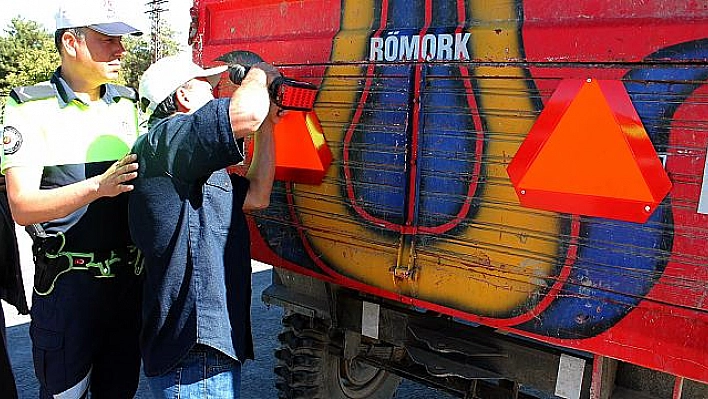 KAZALARA KARŞI RÖMORKLARA REFLEKTÖR TAKILDI