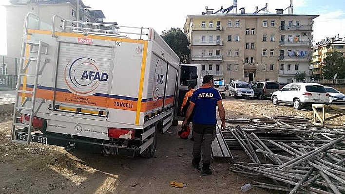 ÜZERİNE DUVAR DEVRİLEN İŞÇİ YARALANDI