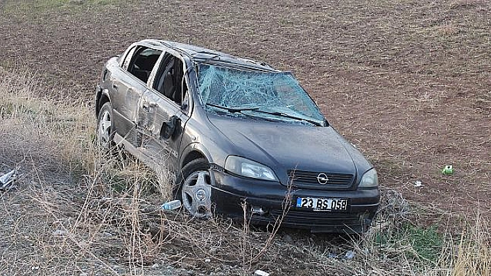 ELAZIĞ'DA OTOMOBİL ŞARAMPOLE UÇTU: 4 YARALI