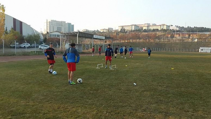 1.AMATÖRDE KRİTİK MAÇ ''FIRAT ÜNİVERSİTESİ-KOVANCILARSPOR''