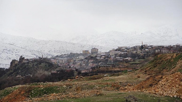 ÇEMİŞGEZEK'İN DÜNYAYLA BAĞLANTISI KESİLDİ