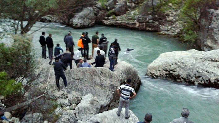 18 YAŞINDAKİ GENÇ TAĞAR ÇAYI SUYUNA KAPILARAK KAYBOLDU