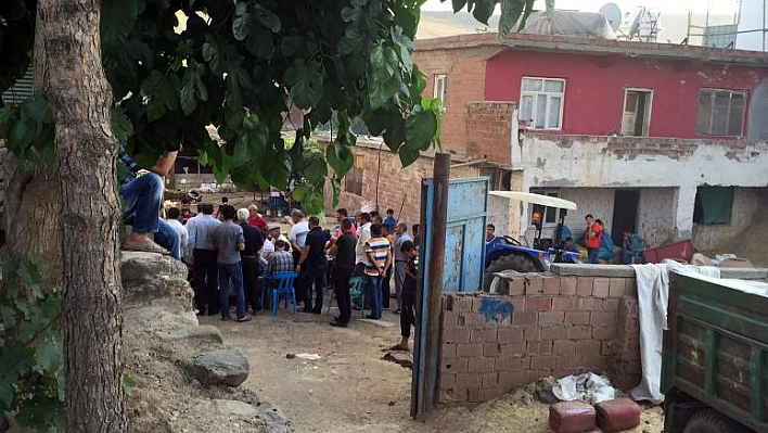 İKİ AİLE ARASINDA SU KAVGASI: 3 YARALI