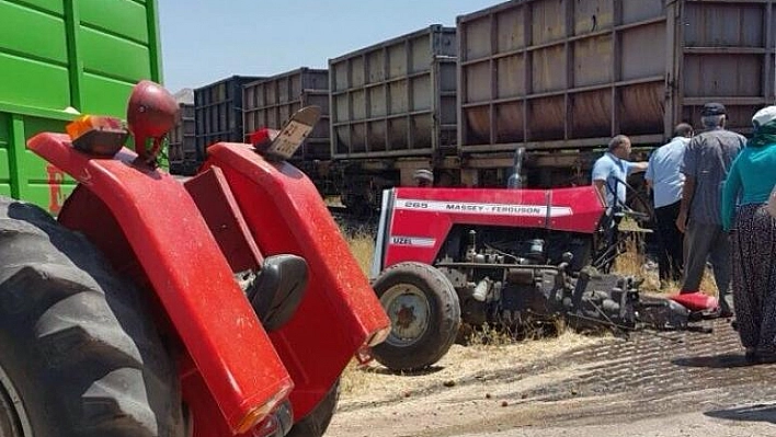 TRENİN ÇARPTIĞI TRAKTÖR İKİYE BÖLÜNDÜ: 1 YARALI