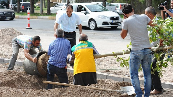 ELAZIĞ CADDESİNDE ÇALIŞMALAR SÜRÜYOR