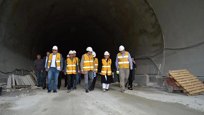 ÇALIK: 'YENİ KÖMÜRHAN KÖPRÜSÜ VE TÜNELİ 2017'DE AÇILIYOR'