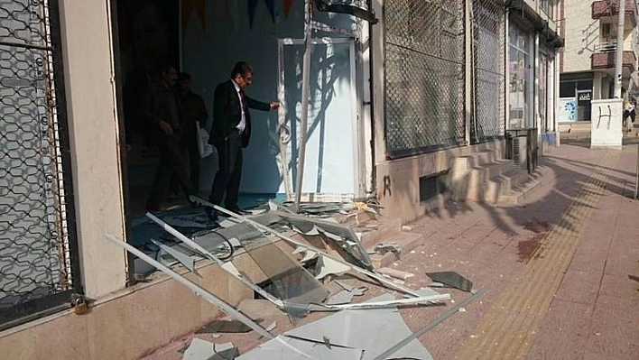 AK PARTİ BİSMİL İLÇE BİNASINA BOMBALI SALDIRI