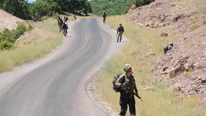 ELAZIĞ'DA SEYİR HALİNDEKİ ARAÇ PATLADI