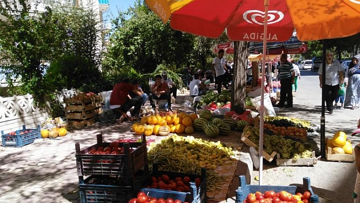 KÖYLÜ  PAZARLARINA YOĞUN İLGİ