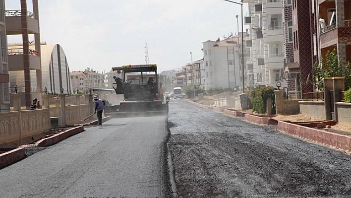 ATAŞEHİR MAHALLESİ'NDE SOKAKLAR ASFALTLANIYOR