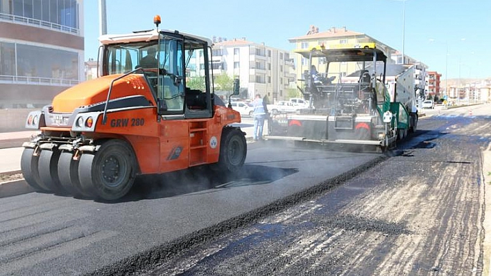 CADDE VE SOKAKLARDA BAKIM-ONARIM SÜRÜYOR