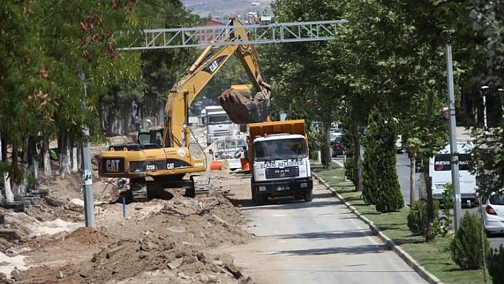 ELAZIĞ BELEDİYESİ ASFALT ÇALIŞMALARINI SÜRDÜRÜYOR