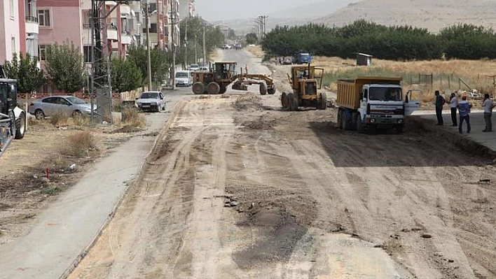 DOĞUKENT MAHALLESİ ITRİ CADDESİ'NDE YOL GENİŞLETME ÇALIŞMASI