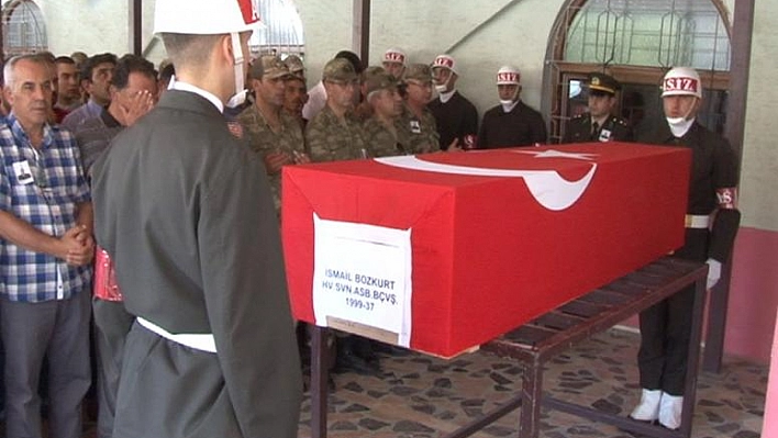 Beyin Tümöründen Ölen Astsubay  Toprağa Verildi ! 