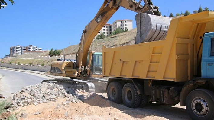 ŞEHİT ÜSTEĞMEN SAMİ ÇİFTÇİ BULVARI YENİLENİYOR