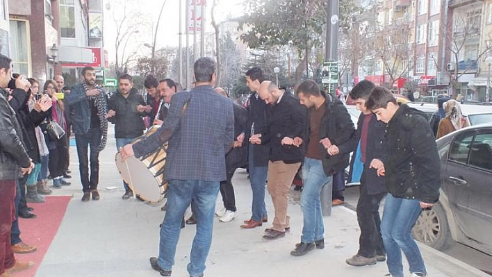 Elazığ Sokaklarında Askerlik Naraları