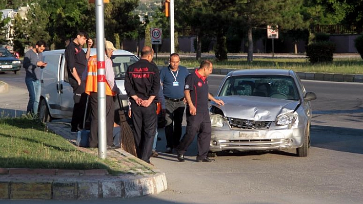 ELAZIĞ'DA TRAFİK KAZASI: 1 YARALI