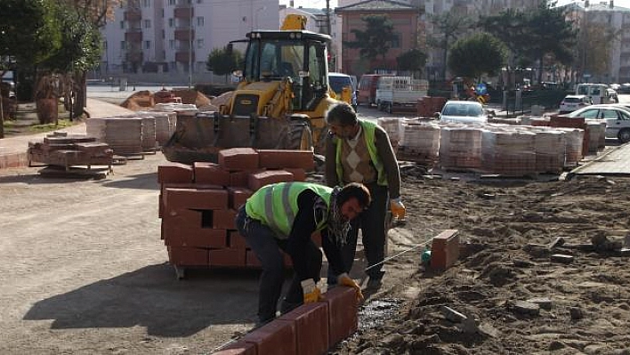 CADDE VE SOKAKLARDA DEĞİŞİM SÜRÜYOR  	