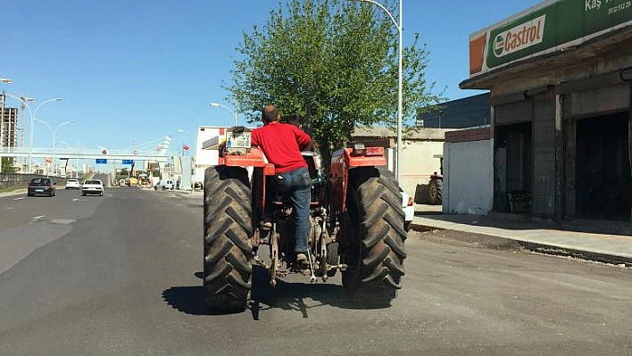 DİYARBAKIR-ELAZIĞ KARAYOLUNDA TEHLİKELİ YOLCULUK 