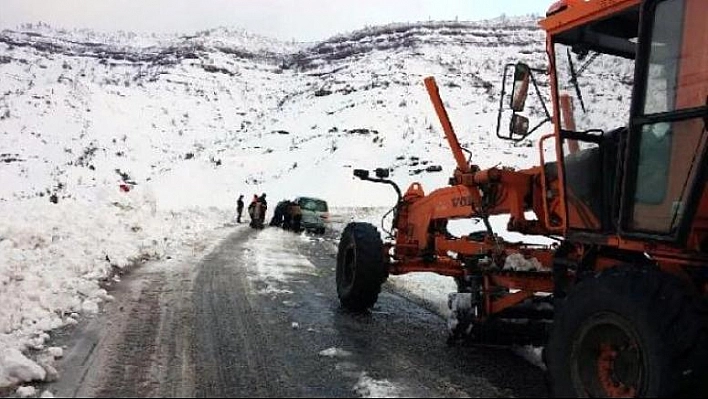 ELAZIĞ'DA 133 KÖY YOLU KAR NEDENİYLE ULAŞIMA KAPALI