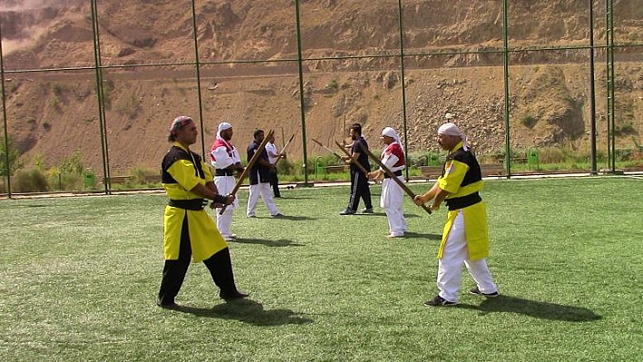 ELAZIĞ'DA TÜRK KILIÇ KULLANMA SANATI EĞİTİMİ BAŞLADI