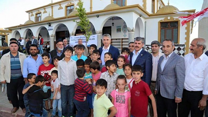 ELAZIĞ BELEDİYESİ'NDEN ULUKENT MAHALLESİNDE TOPLU İFTAR YEMEĞİ 