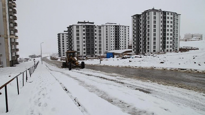 ELAZIĞ BELEDİYESİ'NDEN KARLA MÜCADELE ÇALIŞMASI