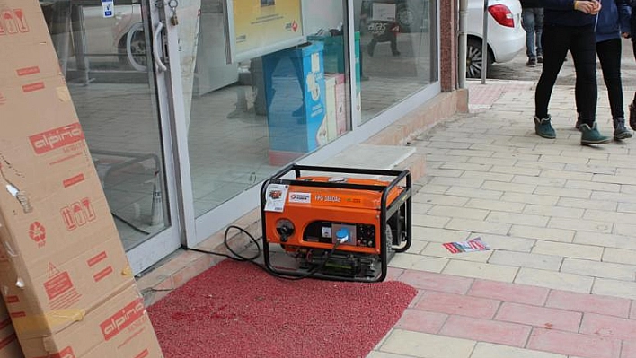 ELEKTRİK KESİNTİSİ ELAZIĞ'DA DA MAĞDUR ETTİ