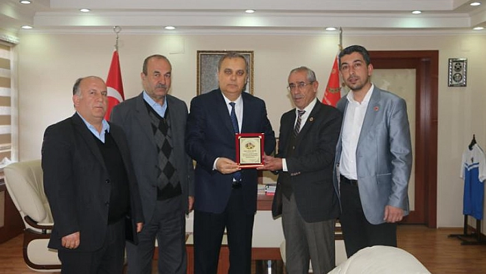 MUHTARLAR NİHAT İŞLEK'İ ZİYARET ETTİ 