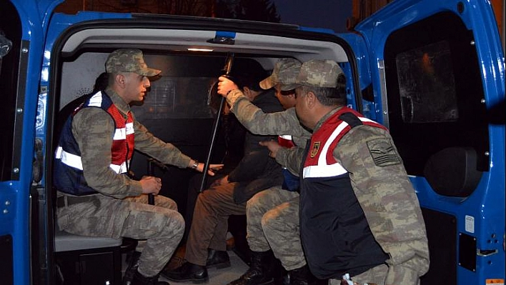 ELAZIĞ'DA ORGANİZE HAYVAN HIRSIZLIĞI YAPAN ŞAHISLAR ADIYAMAN'DA YAKALANDI