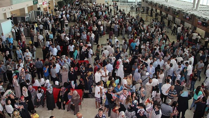 ELAZIĞ'DA İLK HACI KAFİLESİ UĞURLANDI