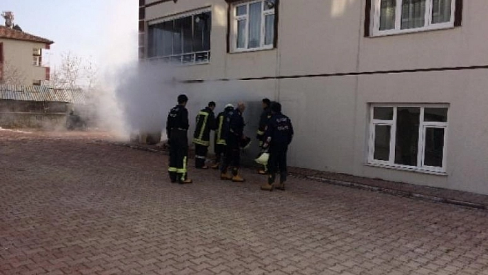 Kalorifer Dairesinden Yükselen Duman Korkuttu