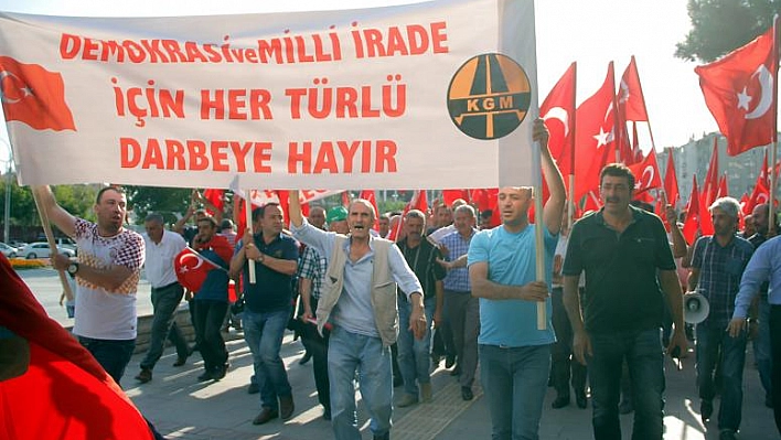 FETÖ'NÜN DARBE GİRİŞİMİNE TEPKİ 