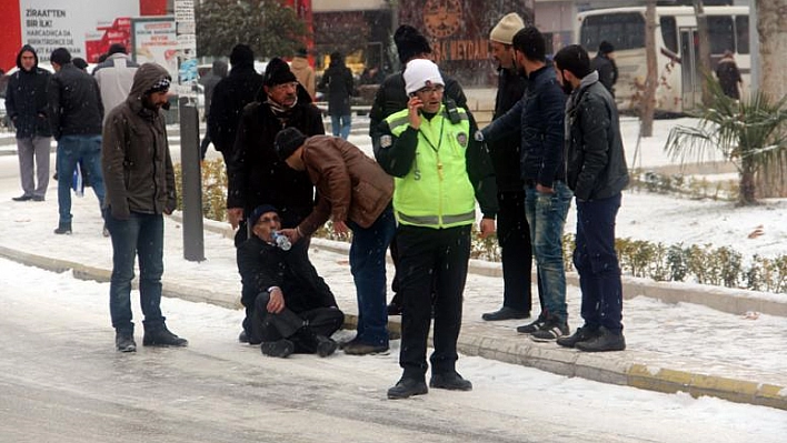 KAR YAĞIŞI NEDENİ İLE VATANDAŞLAR ZOR ANLAR YAŞADI 