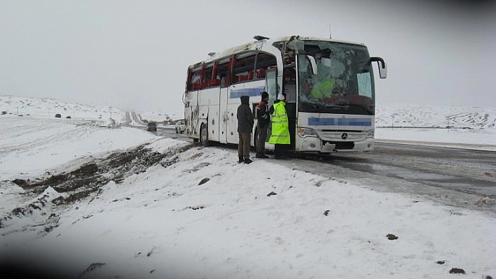 KAYSERİ'DE OTOBÜS DEVRİLDİ: 1 ÖLÜ, 18 YARALI